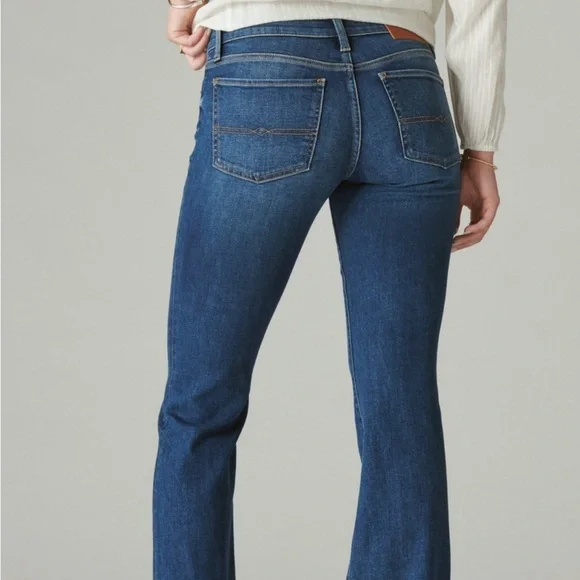 Lucky Brand. Size 27/4. Slim-fit,midrise, boot, cut - Picture 2 of 7